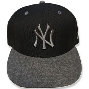 New Era Flat Brim 59FIFTY Grey Collection NY Yankees Black Fitted Cap| Sz 7 1/4